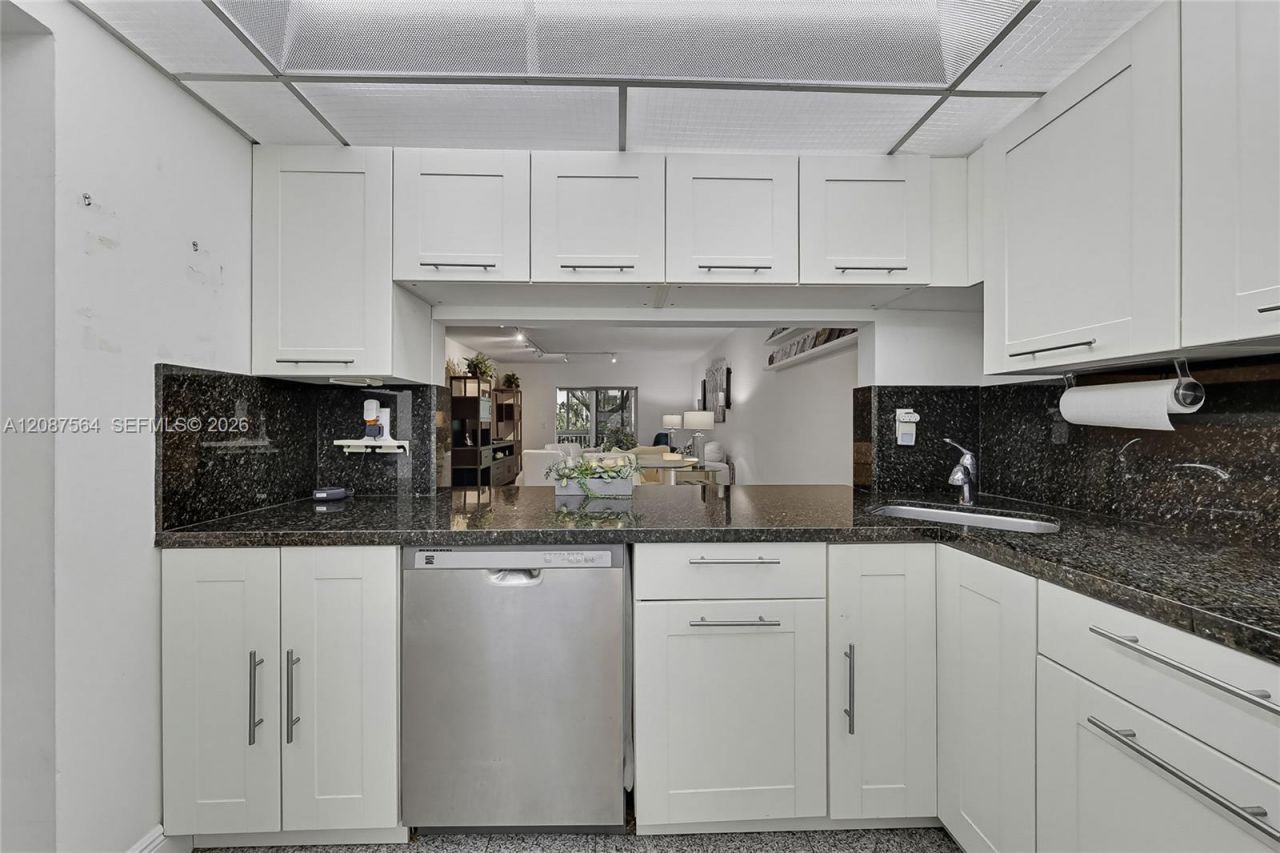 240 Galen Dr, Unit 110, Key Biscayne, FL 33149 Photo