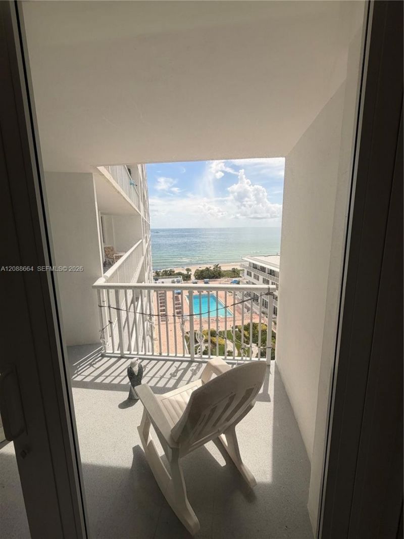 5401 Collins Ave, Unit 826, Miami Beach, FL 33140 Photo
