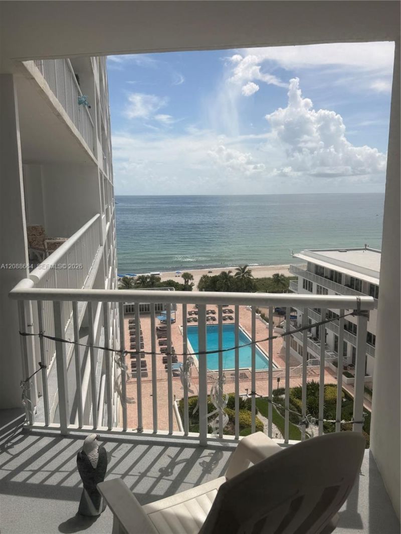 5401 Collins Ave, Unit 826, Miami Beach, FL 33140 Photo