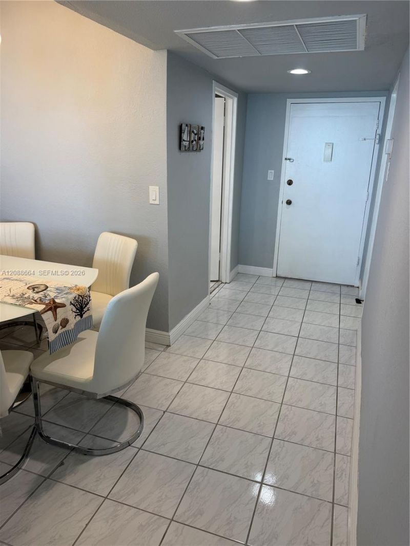 5401 Collins Ave, Unit 826, Miami Beach, FL 33140 Photo