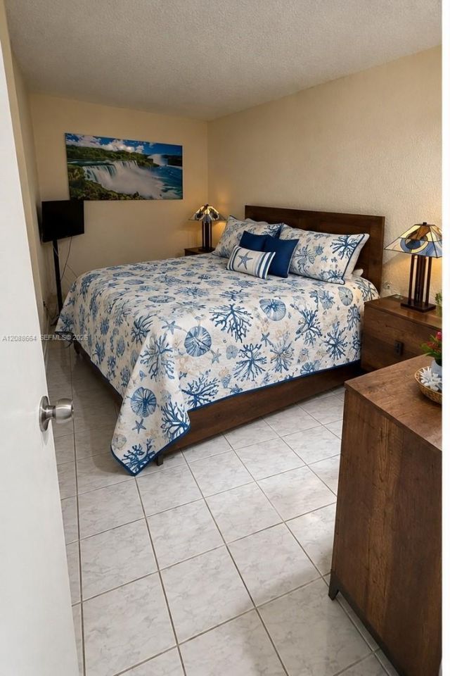 5401 Collins Ave, Unit 826, Miami Beach, FL 33140 Photo