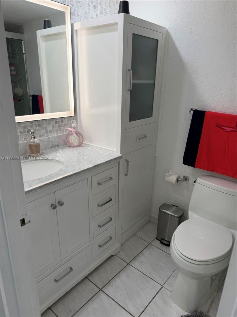 5401 Collins Ave, Unit 826, Miami Beach, FL 33140 Photo