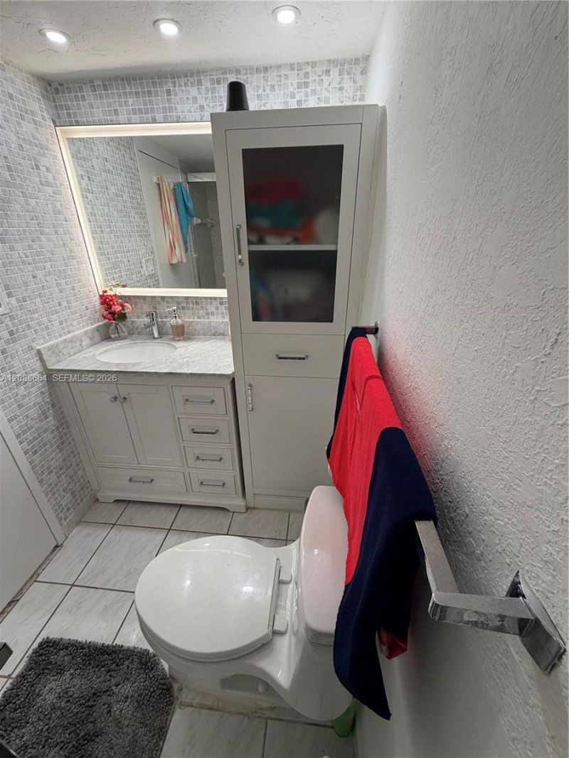 5401 Collins Ave, Unit 826, Miami Beach, FL 33140 Photo