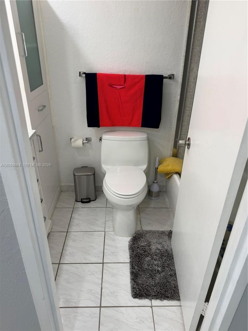 5401 Collins Ave, Unit 826, Miami Beach, FL 33140 Photo