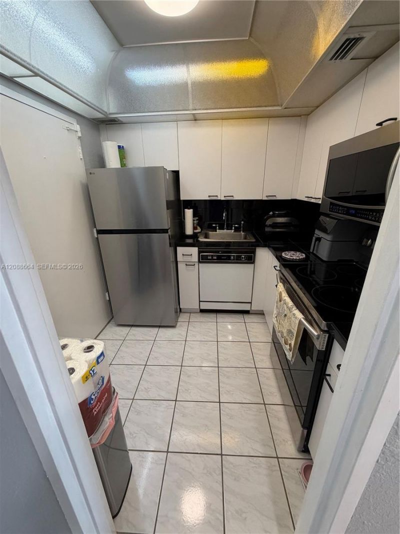 5401 Collins Ave, Unit 826, Miami Beach, FL 33140 Photo