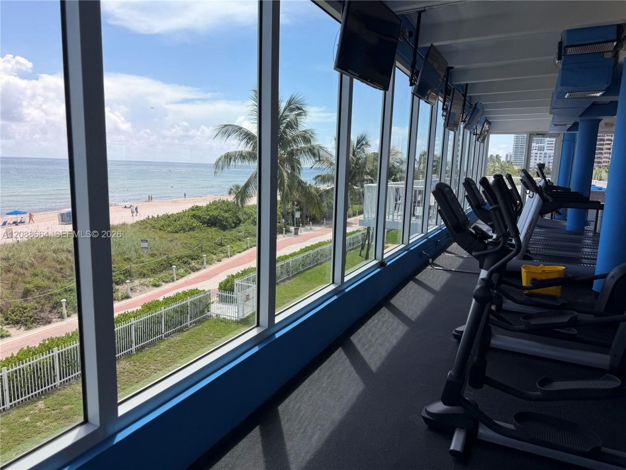 5401 Collins Ave, Unit 826, Miami Beach, FL 33140 Photo