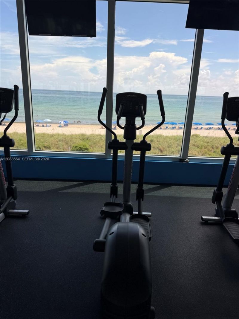 5401 Collins Ave, Unit 826, Miami Beach, FL 33140 Photo