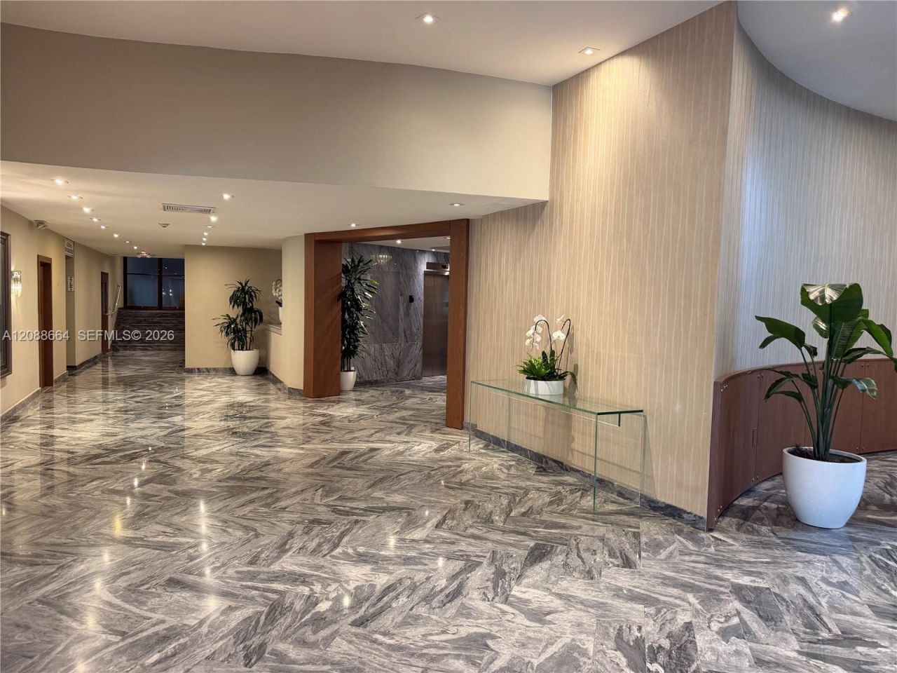 5401 Collins Ave, Unit 826, Miami Beach, FL 33140 Photo