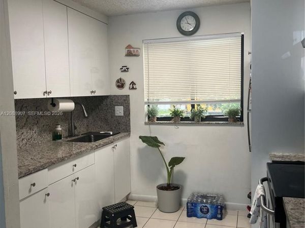 2745 W 62 , Unit 202, Hialeah, FL 33016