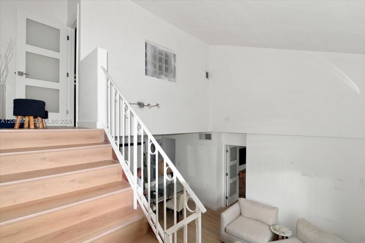 2745 W 62, Unit 202, Hialeah, FL 33016 Photo