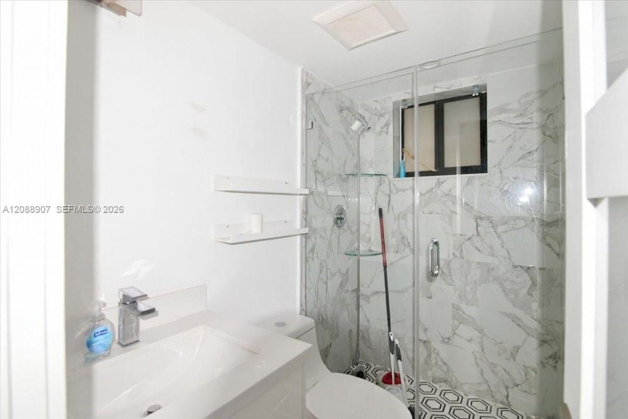 2745 W 62, Unit 202, Hialeah, FL 33016 Photo