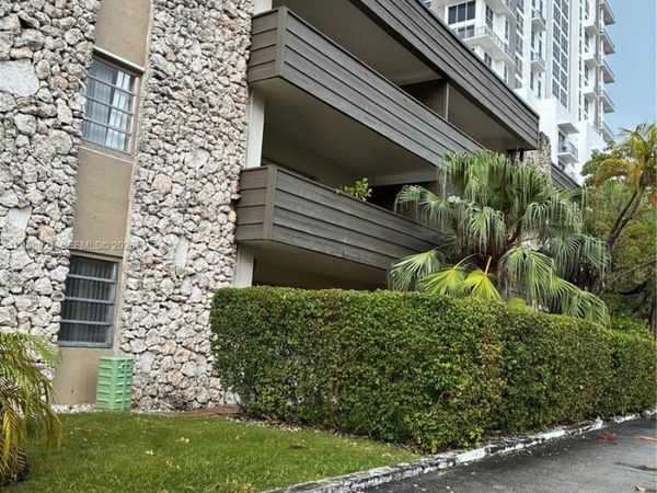 8325 SW 72nd Ave, Unit 305C, Miami, FL 33143