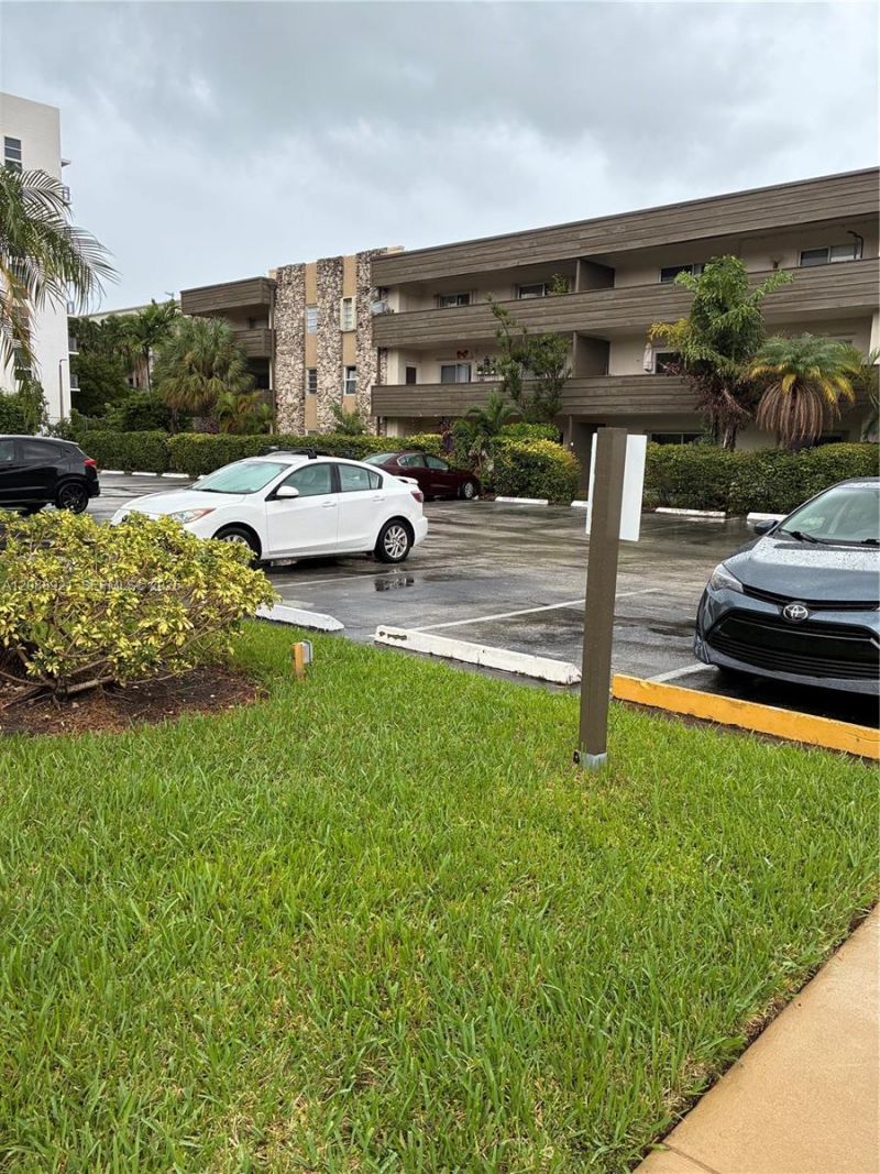 8325 SW 72nd Ave, Unit 305C, Miami, FL 33143 Photo