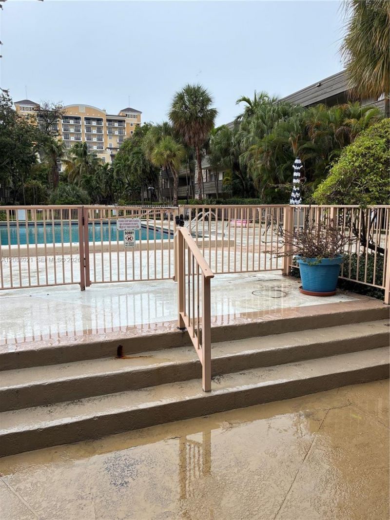 8325 SW 72nd Ave, Unit 305C, Miami, FL 33143 Photo