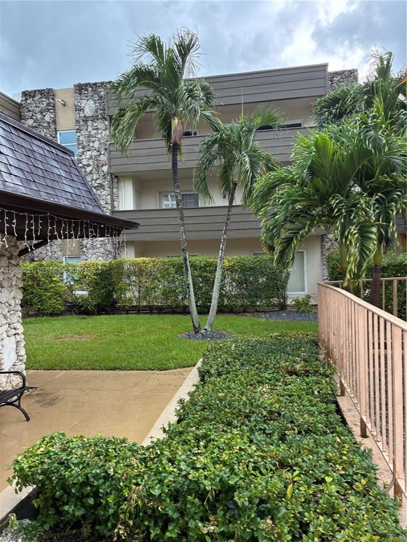 8325 SW 72nd Ave, Unit 305C, Miami, FL 33143 Photo