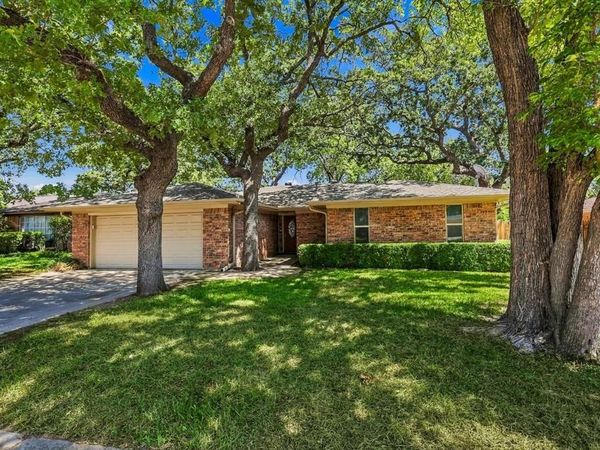 2724 Meadow Green, Bedford, TX 76021