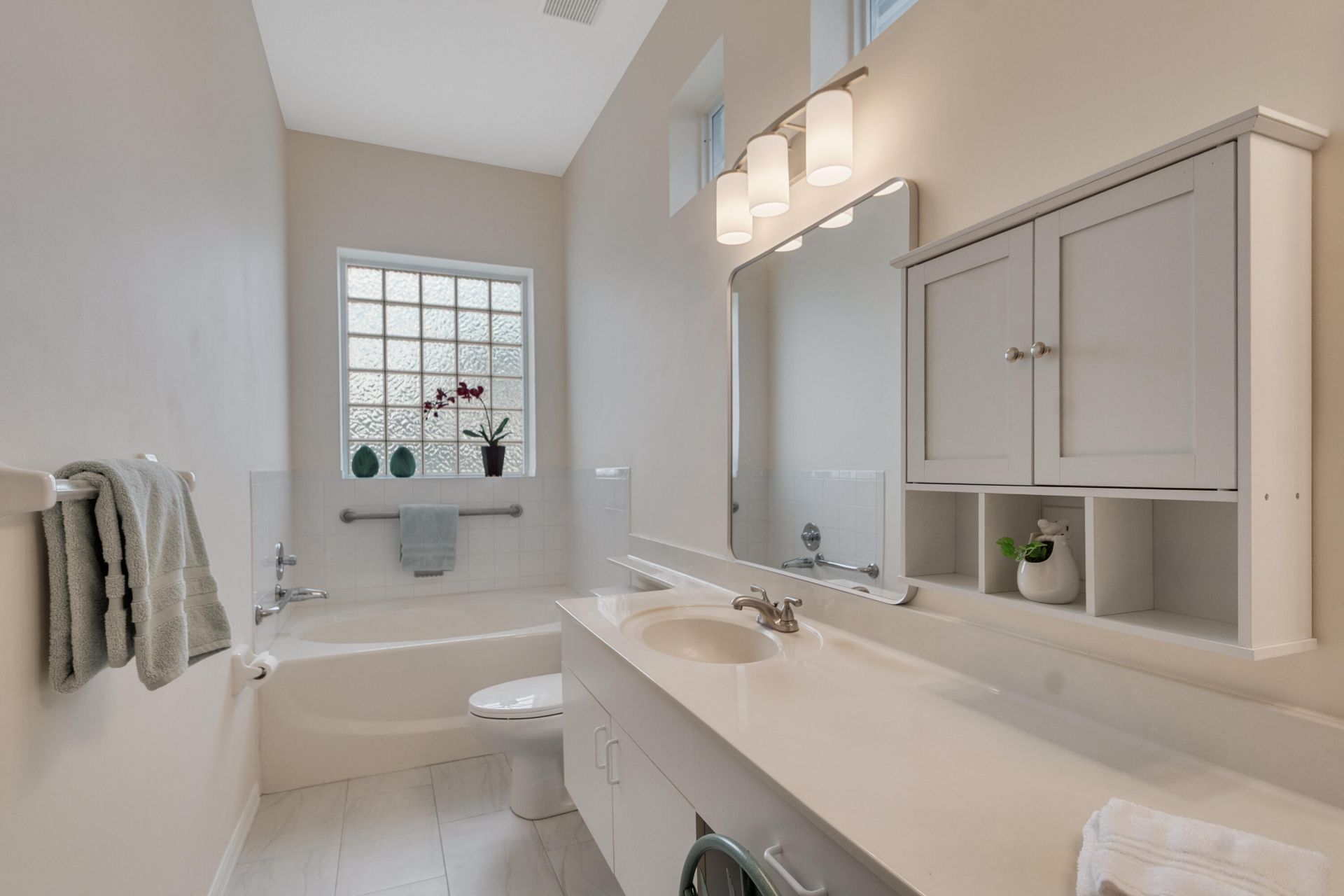 534 NW Lambrusco Drive, Port Saint Lucie, FL 34986 Photo