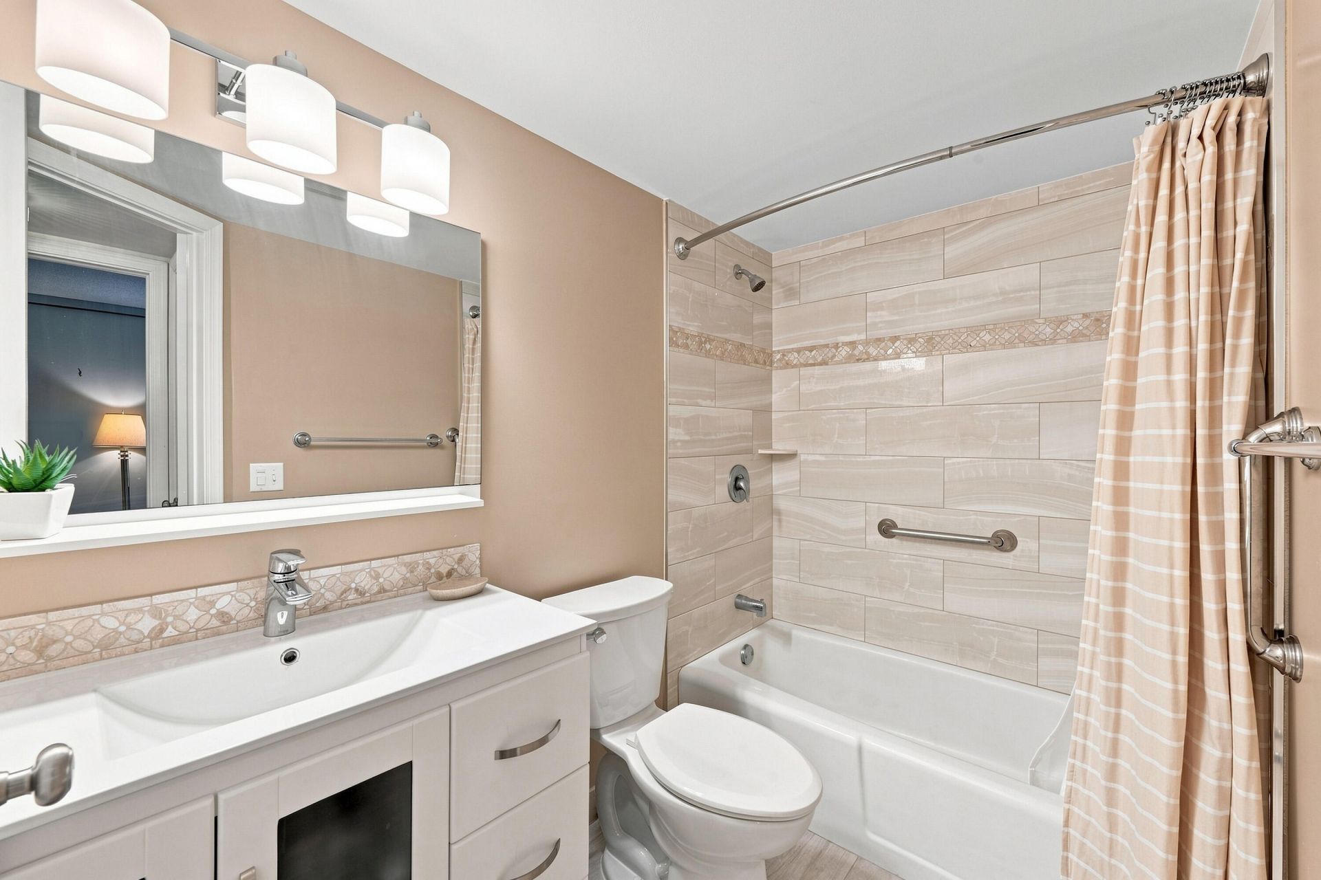 610 Tennis Club Drive, Unit 305, Fort Lauderdale, FL 33311 Photo
