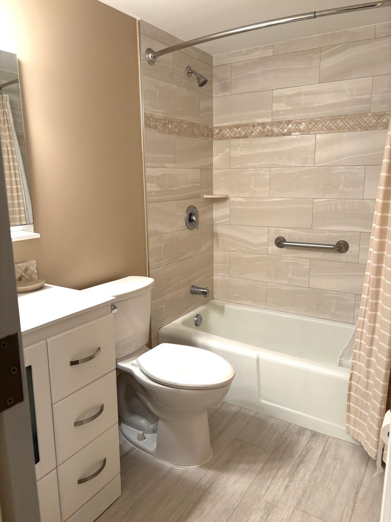 610 Tennis Club Drive, Unit 305, Fort Lauderdale, FL 33311 Photo