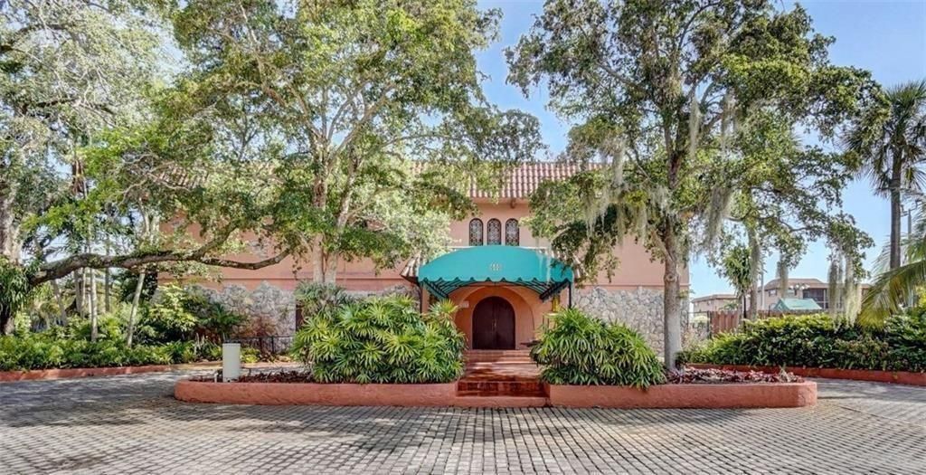 610 Tennis Club Drive, Unit 305, Fort Lauderdale, FL 33311 Photo