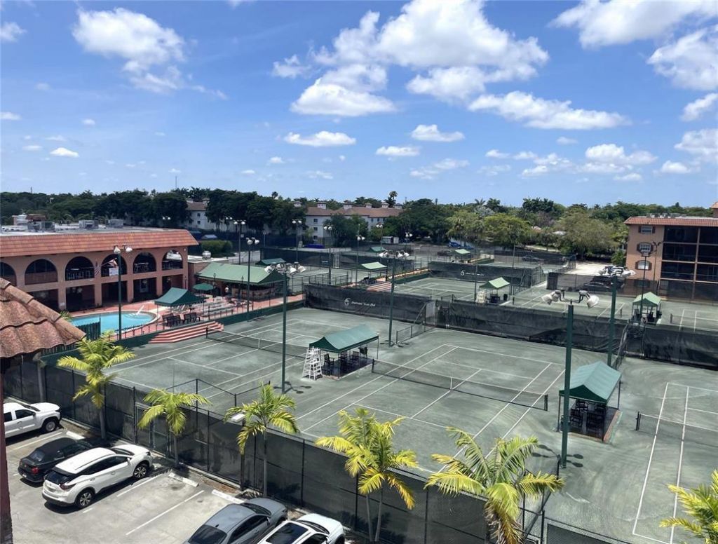 610 Tennis Club Drive, Unit 305, Fort Lauderdale, FL 33311 Photo