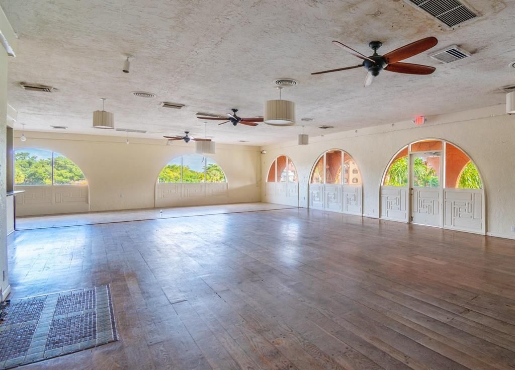 610 Tennis Club Drive, Unit 305, Fort Lauderdale, FL 33311 Photo