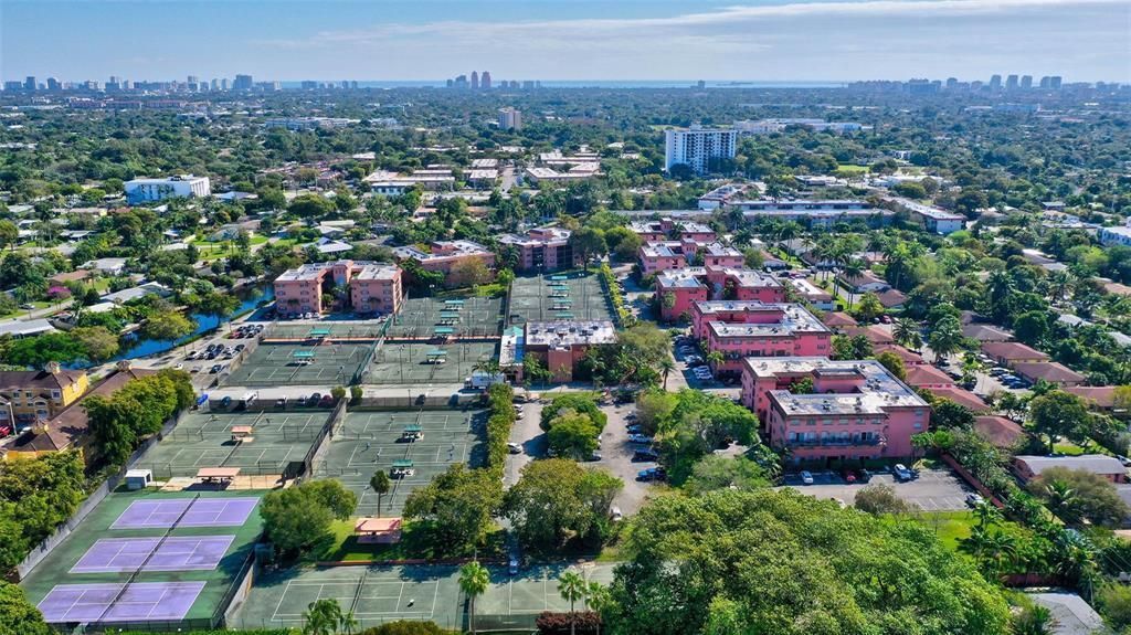 610 Tennis Club Drive, Unit 305, Fort Lauderdale, FL 33311 Photo