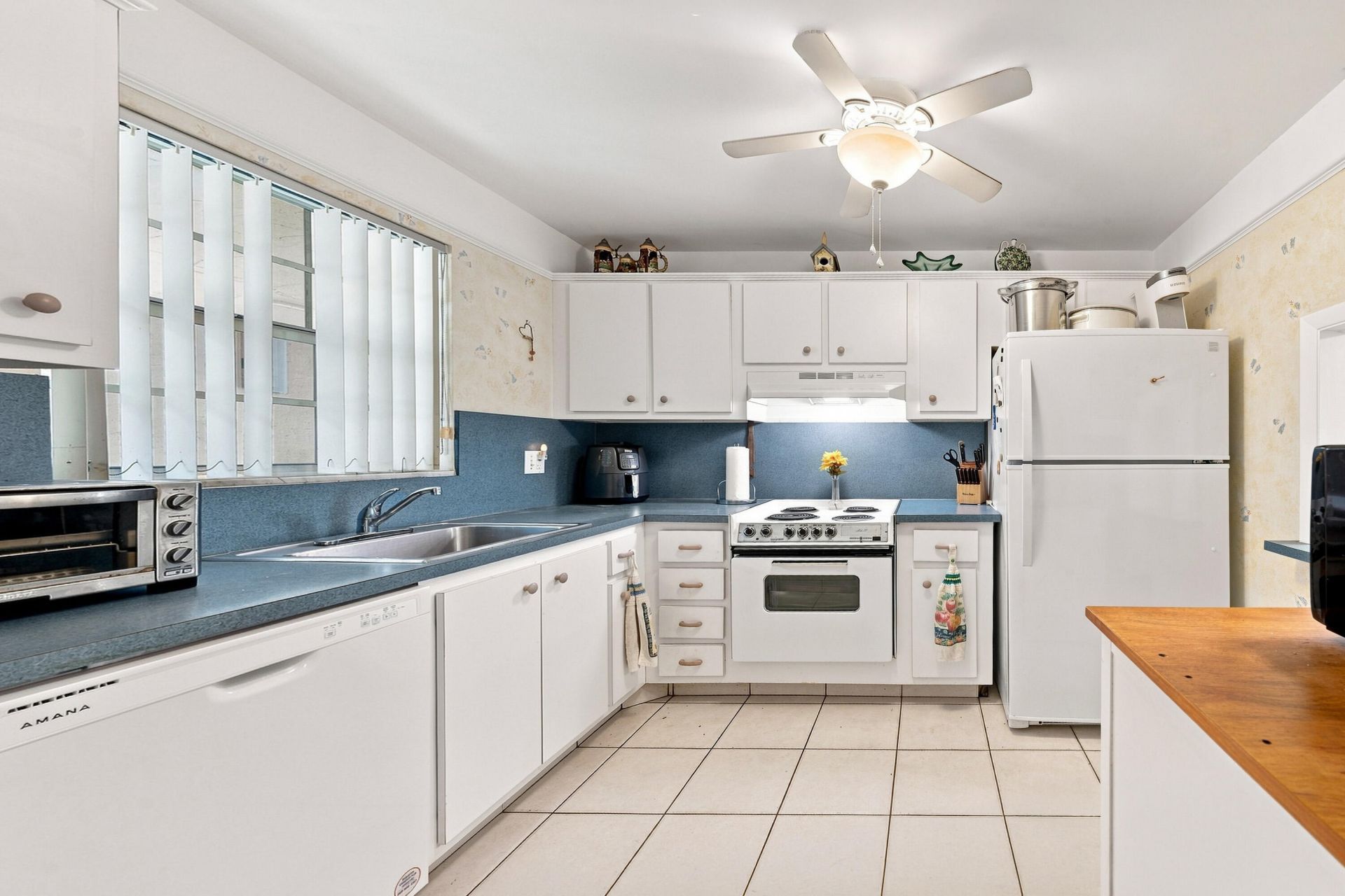 610 Tennis Club Drive, Unit 305, Fort Lauderdale, FL 33311 Photo