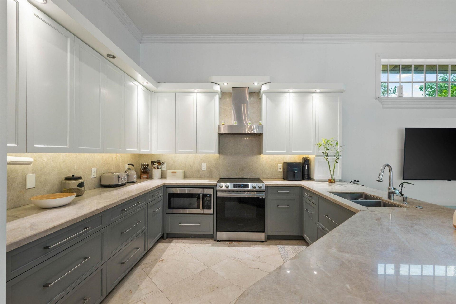 2647 Edgewater Drive, Weston, FL 33332 Photo
