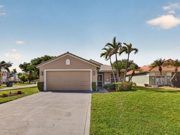 628 Stanford Lane, Port St. Lucie, FL 34983