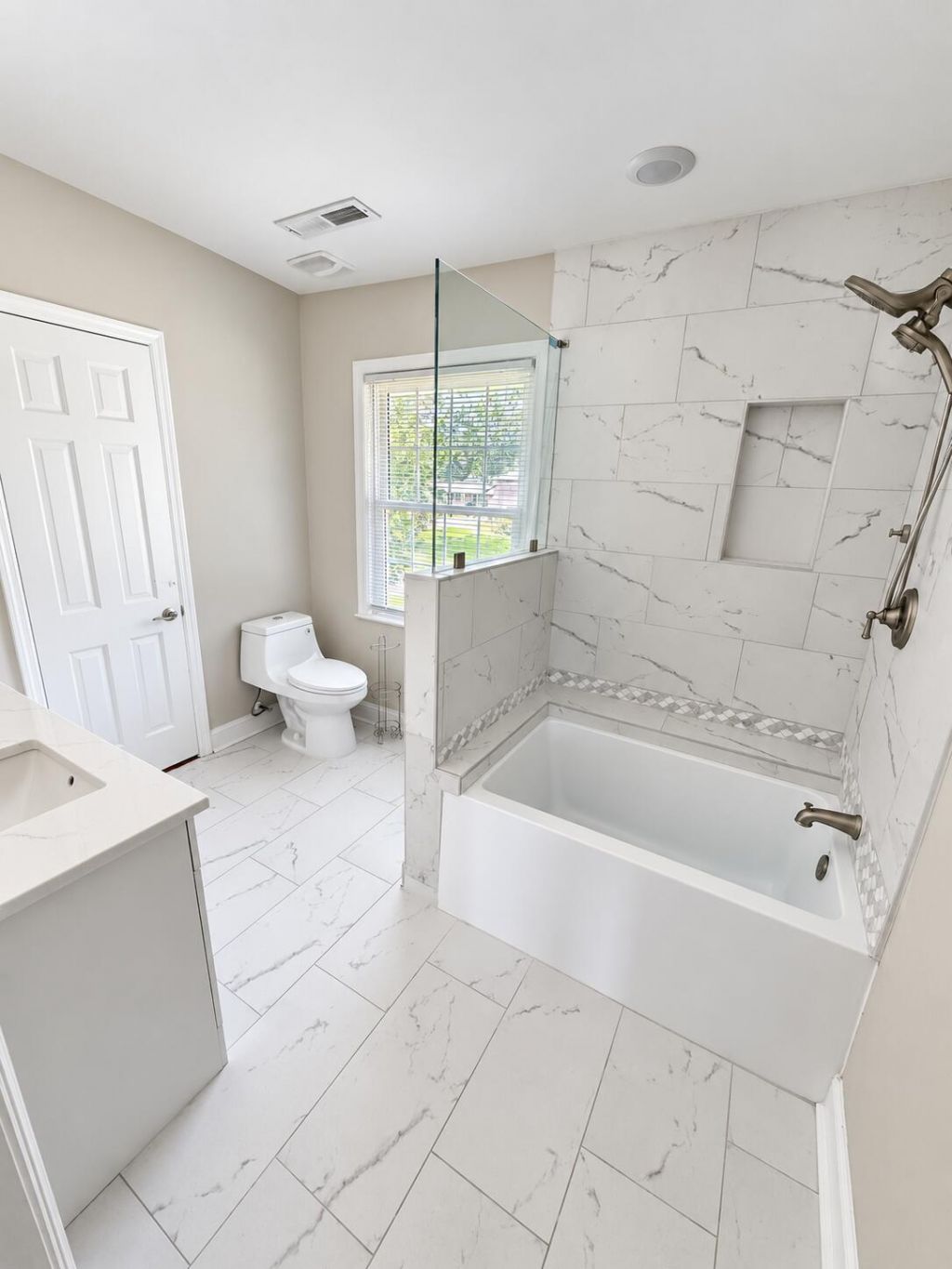 2388 Erskine Avenue Photo 33