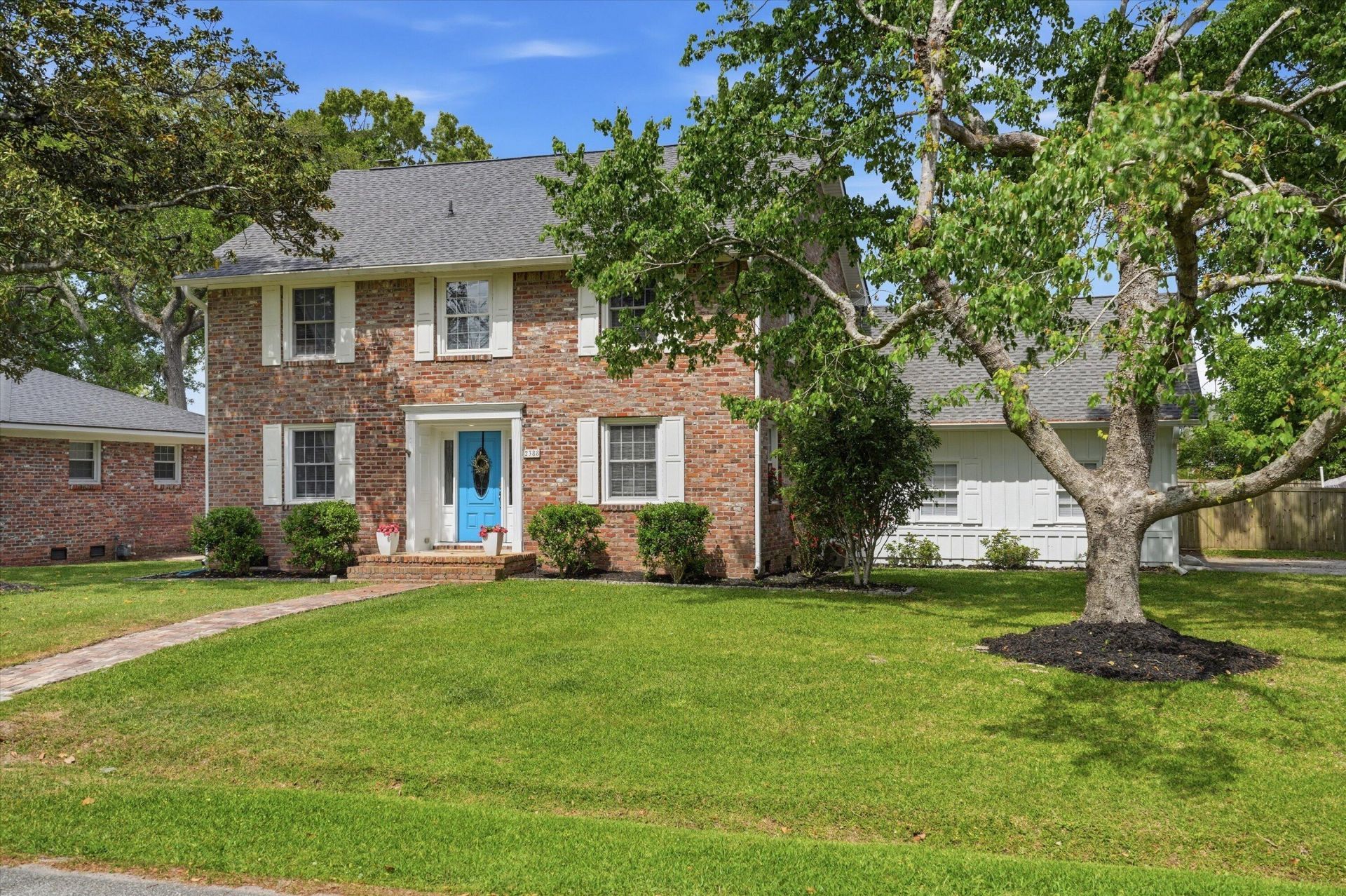 2388 Erskine Avenue Photo 4