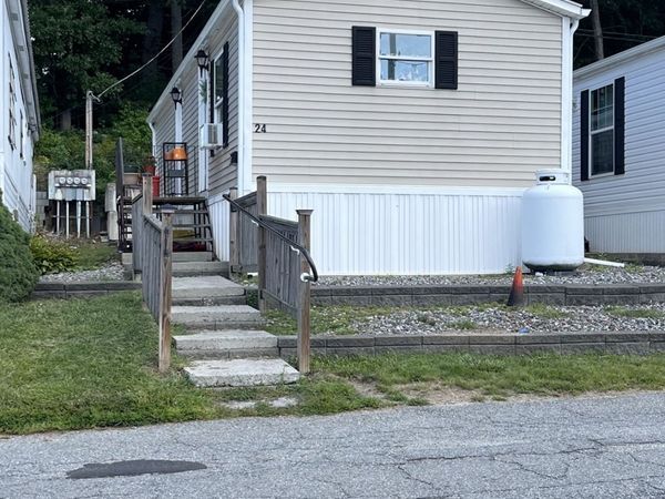 24 Mustang Ave, Marlborough, MA 01752