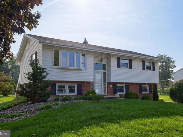 2135 BROCKTON ROAD, LANCASTER, PA 17601