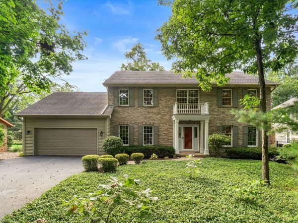 501 Pin Oak Court, St. Charles, IL 60174