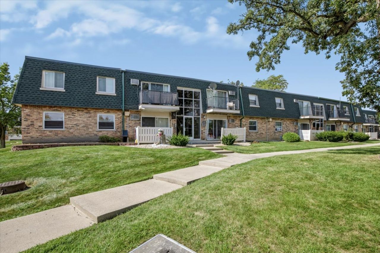 8423 W 99th Terrace, Unit 35-214, Palos Hills, IL 60465 Main Photo