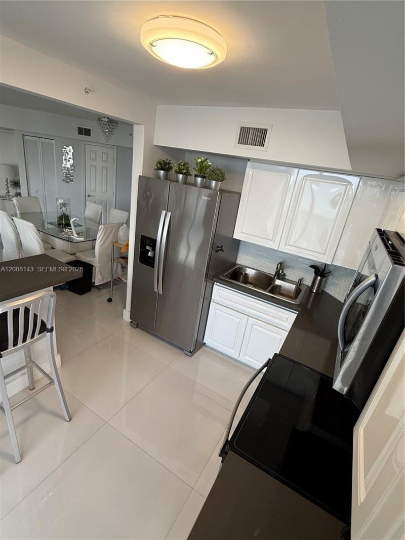 6301 Collins Ave, Unit 2108, Miami Beach, FL 33141 Photo