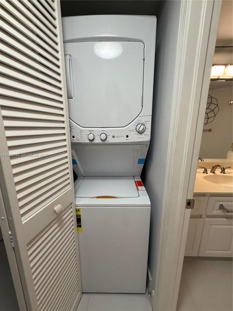 6301 Collins Ave, Unit 2108, Miami Beach, FL 33141 Photo