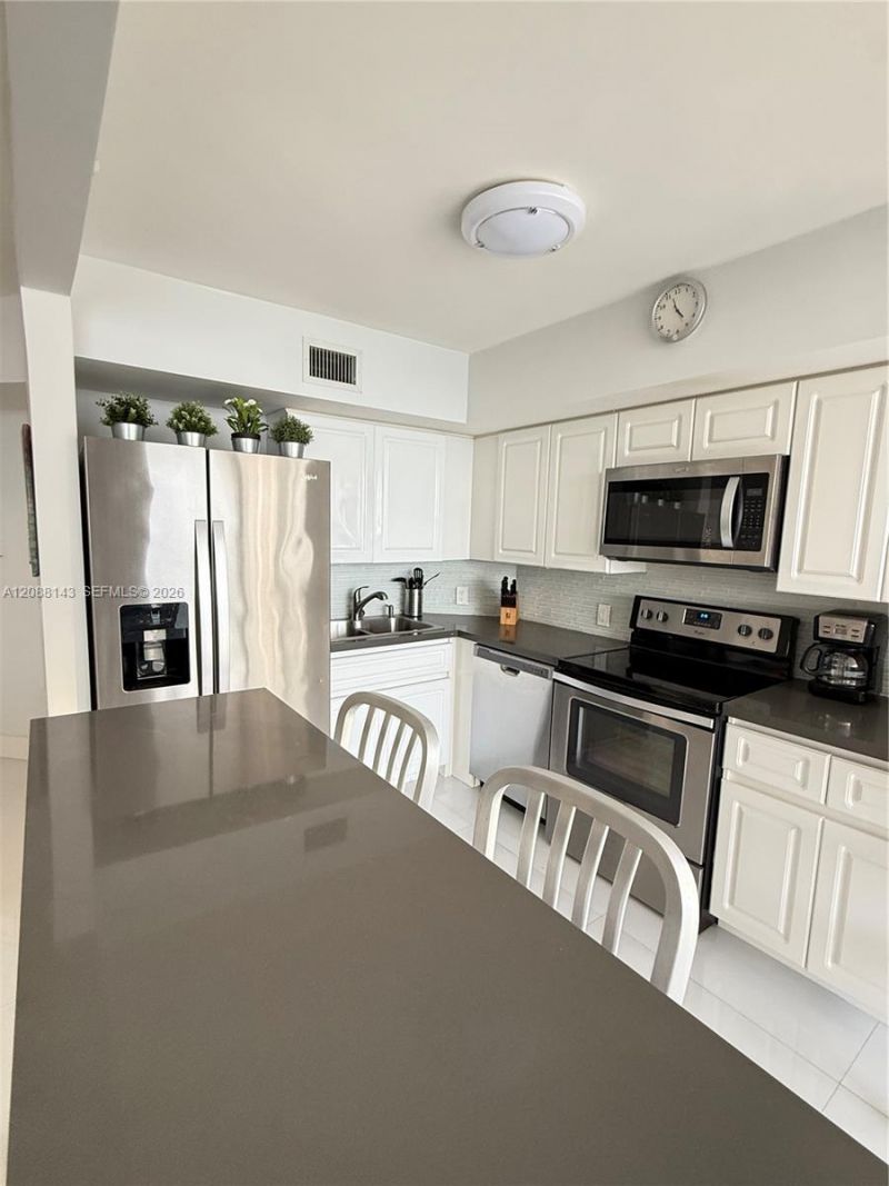6301 Collins Ave, Unit 2108, Miami Beach, FL 33141 Photo