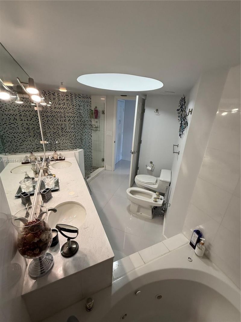 6301 Collins Ave, Unit 2108, Miami Beach, FL 33141 Photo