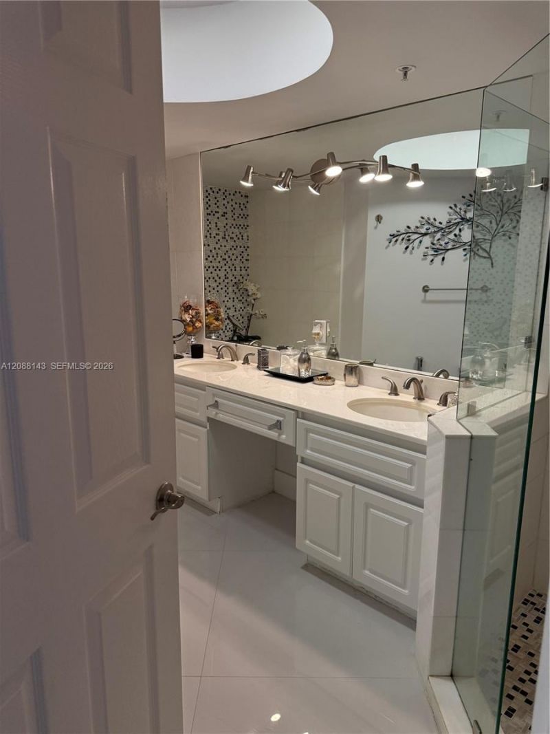 6301 Collins Ave, Unit 2108, Miami Beach, FL 33141 Photo