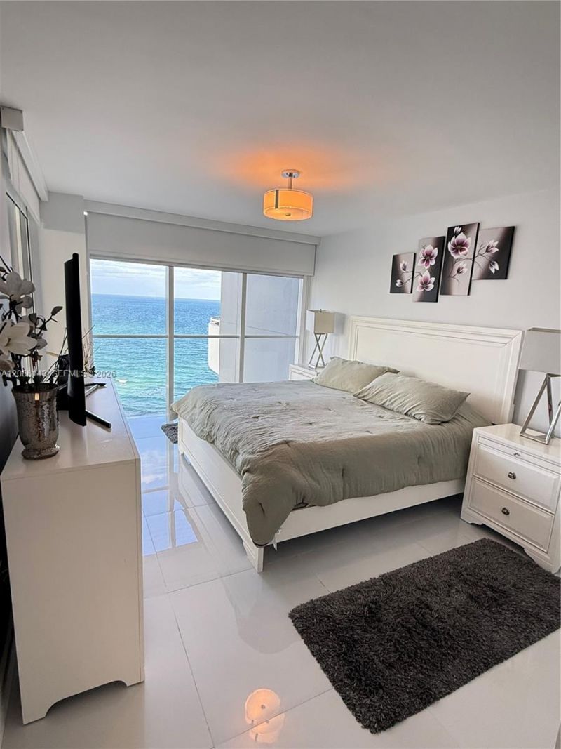 6301 Collins Ave, Unit 2108, Miami Beach, FL 33141 Photo