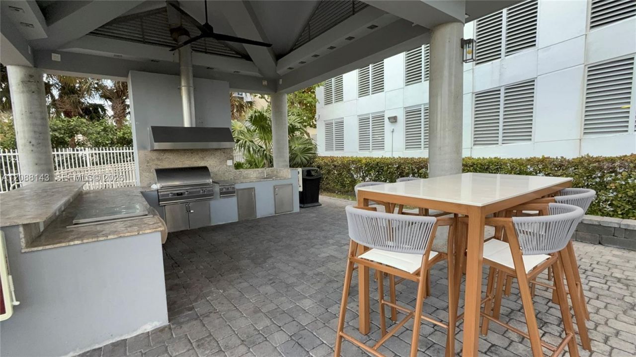 6301 Collins Ave, Unit 2108, Miami Beach, FL 33141 Photo