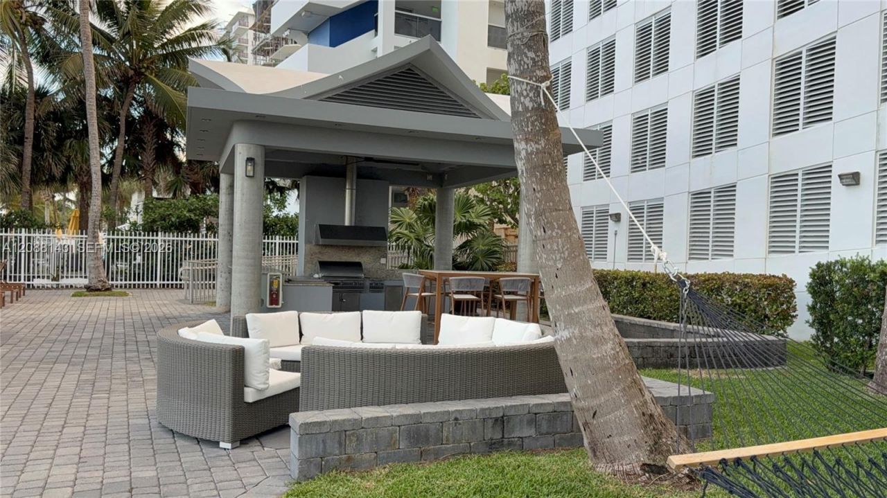 6301 Collins Ave, Unit 2108, Miami Beach, FL 33141 Photo