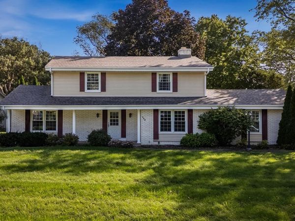 983 Chesterton COURT, Oconomowoc, WI 53066