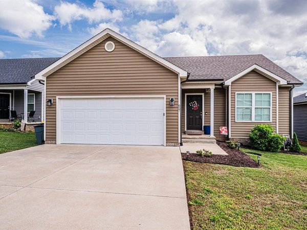 657 Cherry Blossom Road , Bowling Green, KY 42103
