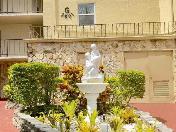 2801 SOMERSET Drive, Unit 201, Lauderdale Lakes, FL 33311