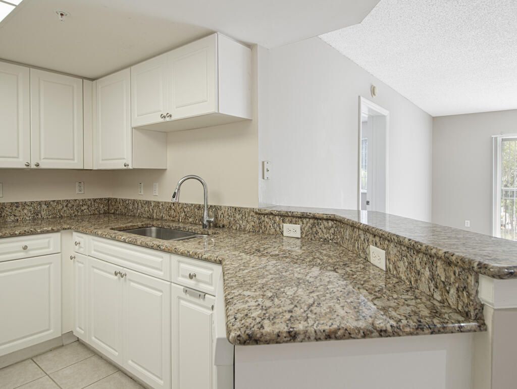 500 Crestwood Court N, Unit 506, Royal Palm Beach, FL 33411 Photo
