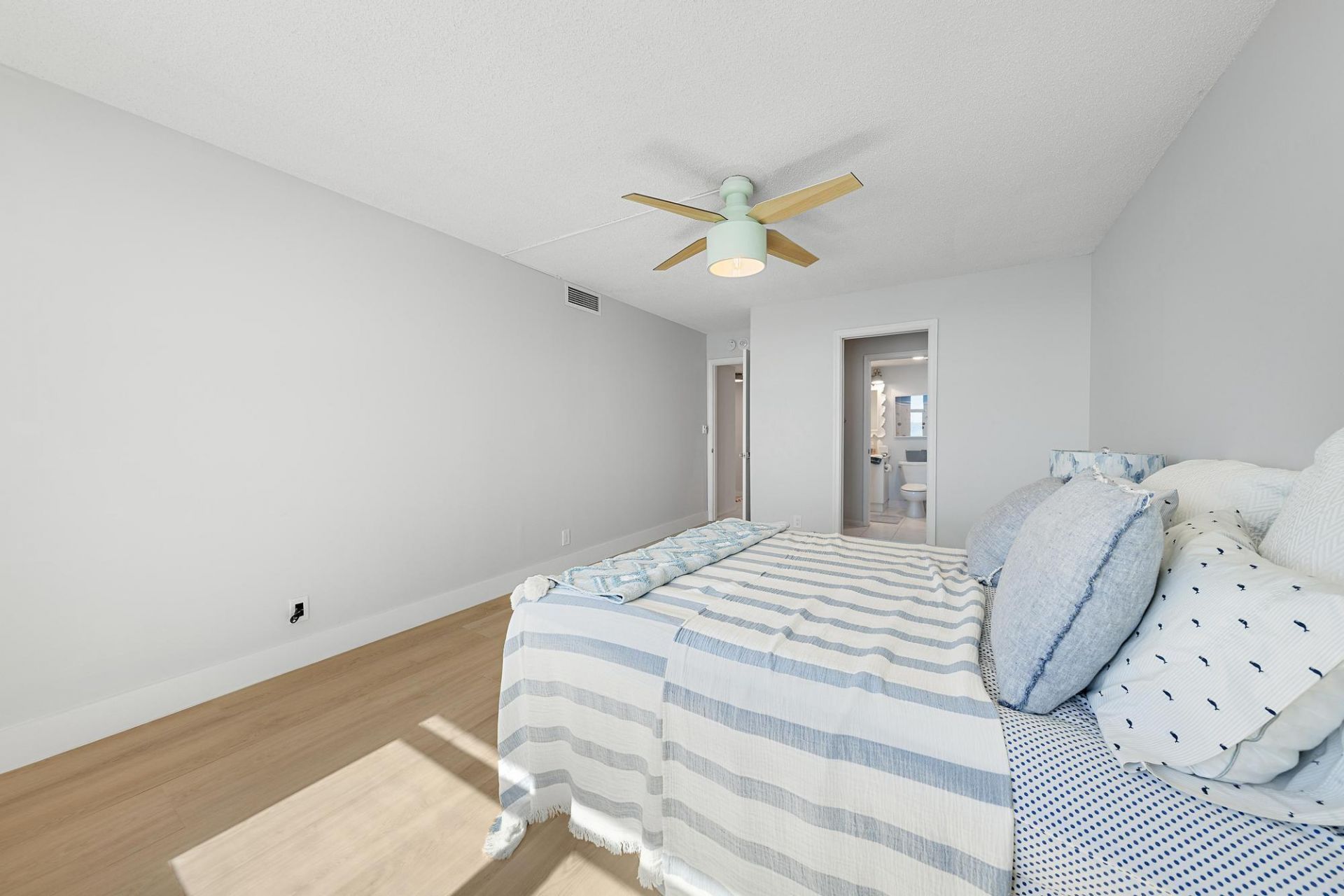 5480 N Ocean Drive, Unit A5B, Singer Island, FL 33404 Photo