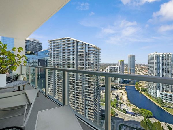 55 SE 6TH Street, Unit 4300, Miami, FL 33131